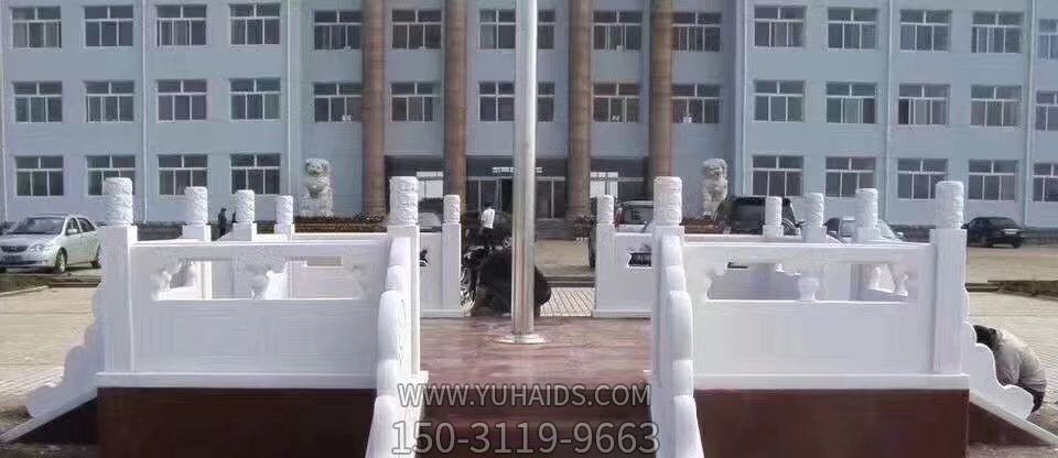法院摆放汉白玉升旗台石雕博鱼网页版