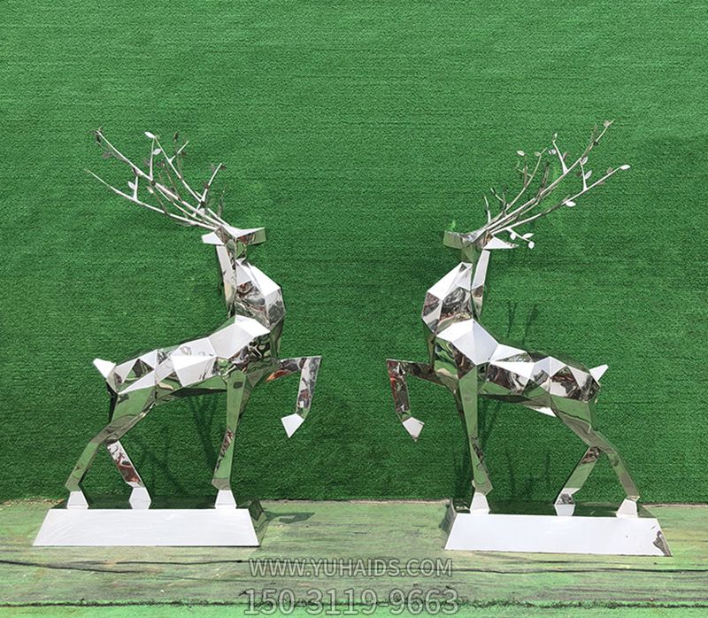 公园两只不锈钢镜面梅花鹿博鱼网页版