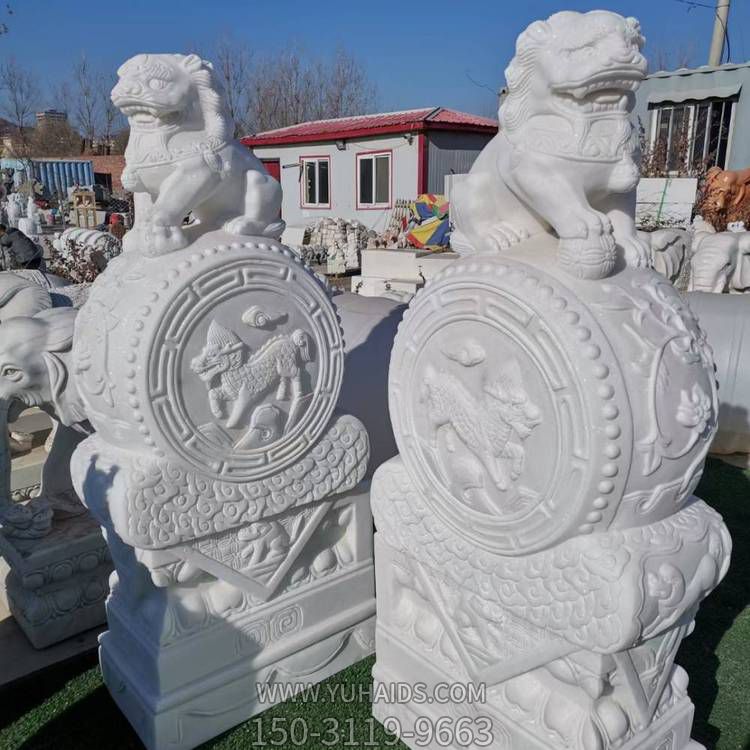 庭院门口摆放大型汉白玉雕刻狮子抱鼓石博鱼网页版