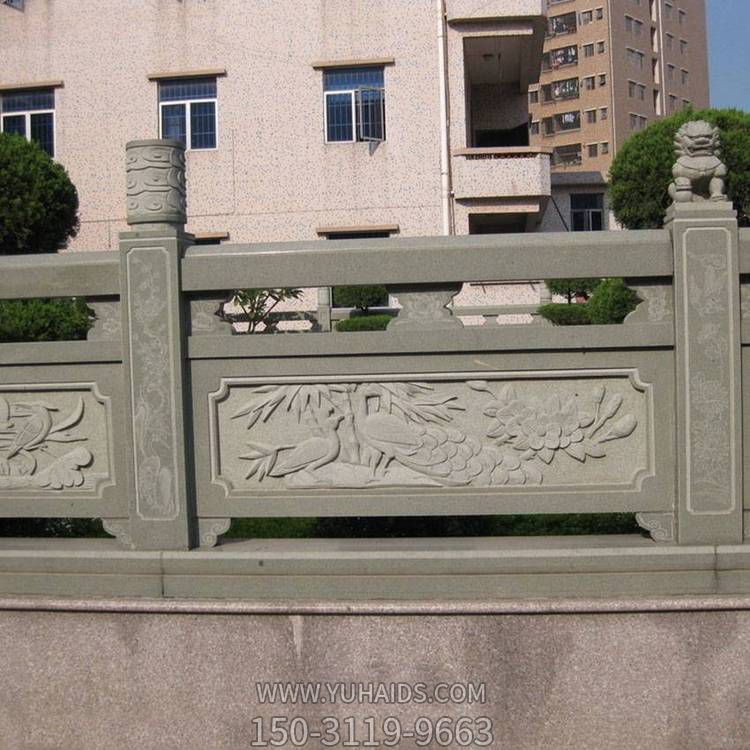 仿古青石雕刻孔雀花纹 街道防护栏杆博鱼网页版