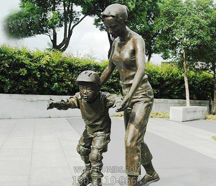 广场小孩玩滑旱冰鞋人物玻璃钢博鱼网页版