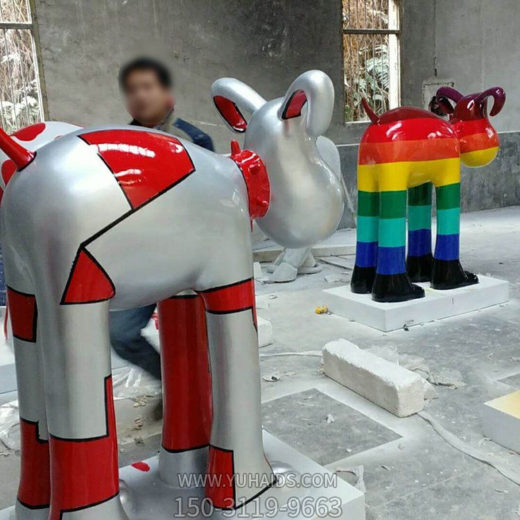 玻璃钢彩绘园林景区户外抽象狗博鱼网页版