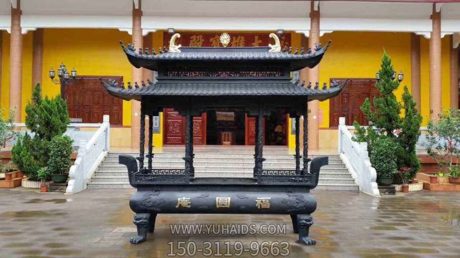 福圆庵大殿前摆放上香祈福铸铁香炉博鱼网页版