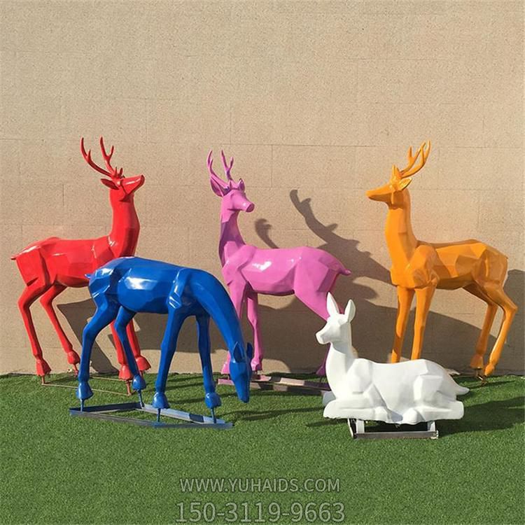 小区草地摆放玻璃钢彩色几何鹿博鱼网页版