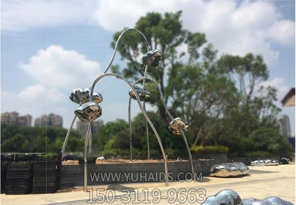 公园海边创意抽象不锈钢镜面云朵博鱼网页版