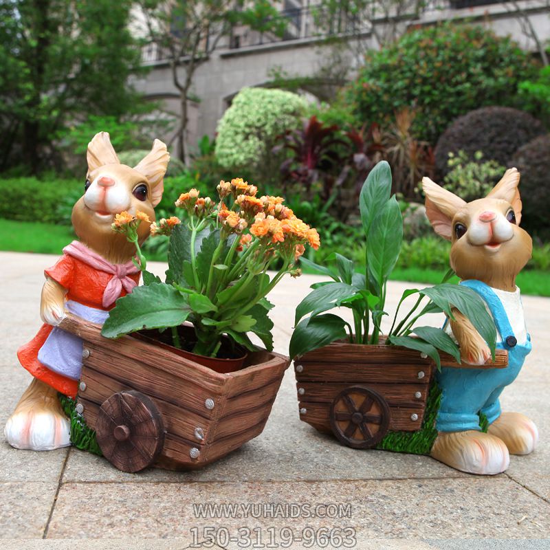 公园两只拉着小推车的玻璃钢彩绘兔子博鱼网页版