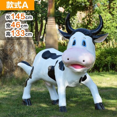 园林景区一只行走的玻璃钢牛博鱼网页版