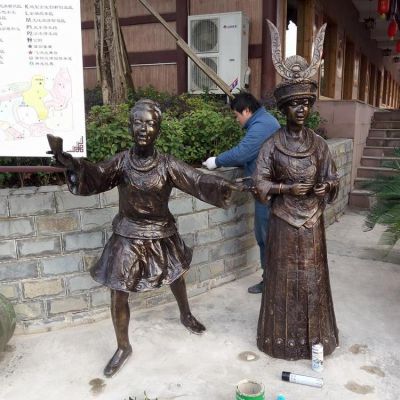 旅游景点摆放玻璃钢仿铜少数民族人物博鱼网页版