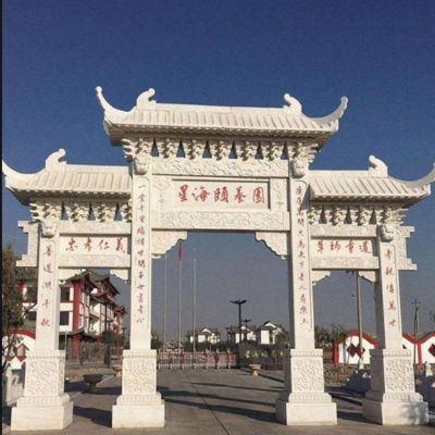 古镇街道摆放青石雕刻仿古建筑三门楼牌