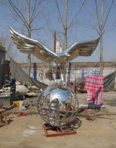 景区一只展翅不锈钢镜面老鹰博鱼网页版