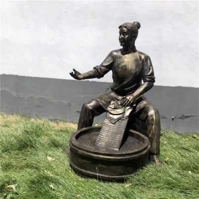 公园户外玻璃钢仿铜洗衣服的人物博鱼网页版