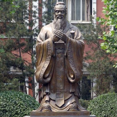 公园学院摆放孔子人物铜雕像
