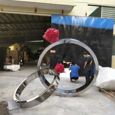 户外大型不锈钢镜面几何戒指