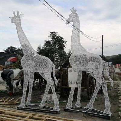 街边摆放创意大型不锈钢网格长颈鹿动物博鱼网页版
