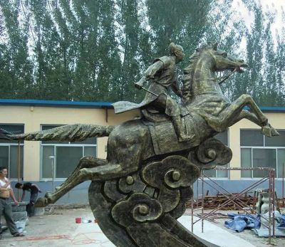 广场铜雕马儿跳跃的骑马博鱼网页版