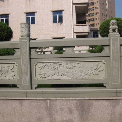 仿古青石雕刻孔雀花纹 街道防护栏杆博鱼网页版