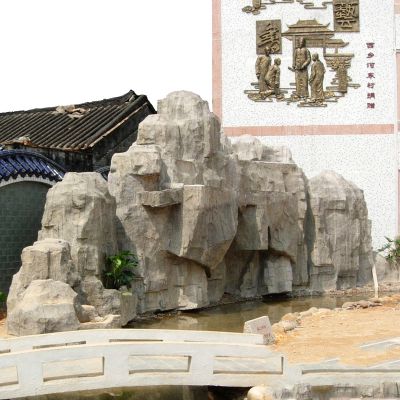 村庄广场摆放塑石假山博鱼网页版