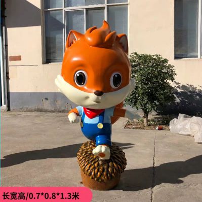 景区一只站在松子上的玻璃钢彩绘松鼠博鱼网页版