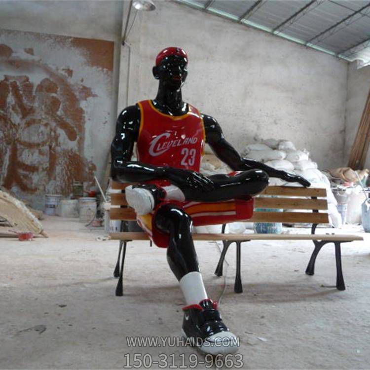 玻璃钢彩绘体育人物坐在长椅上的博鱼网页版摆件