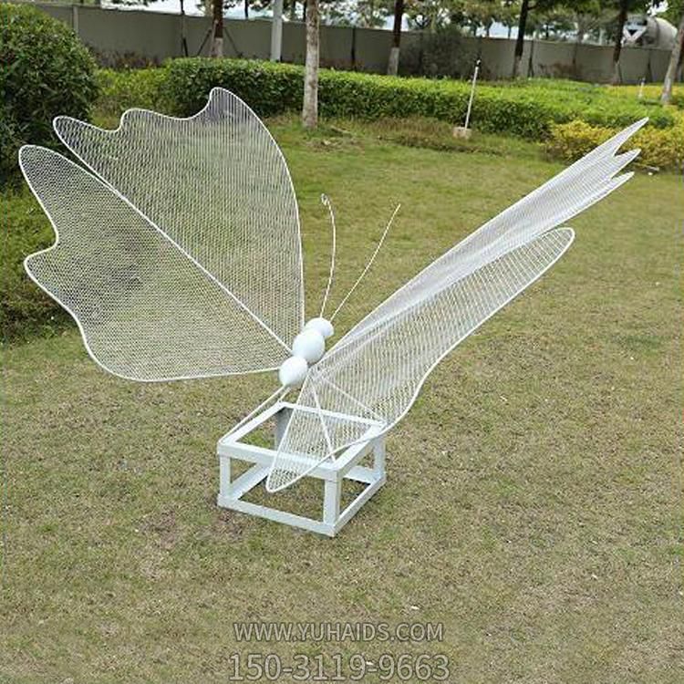 小区草地摆放不锈钢网格蝴蝶小品博鱼网页版