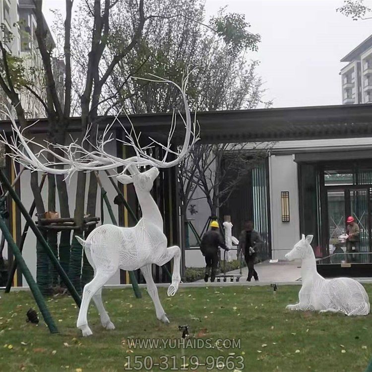 不锈钢铁艺镂空树角鹿小区草地装饰小品博鱼网页版