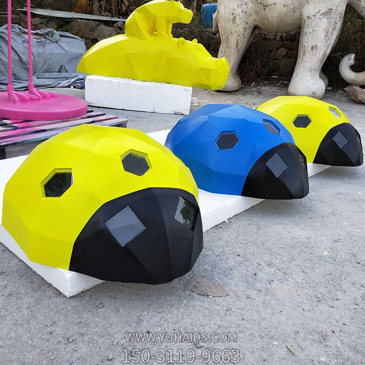 公园里摆放的玻璃钢创意瓢虫博鱼网页版