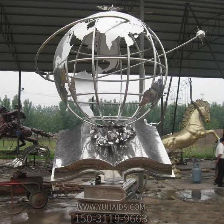 校园创意不锈钢镜面书本上的镂空地球仪博鱼网页版