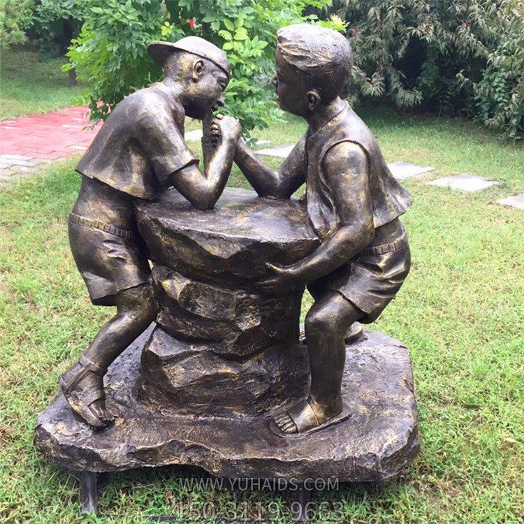 扳手腕的小男孩，玻璃钢仿铜民俗生活人物博鱼网页版