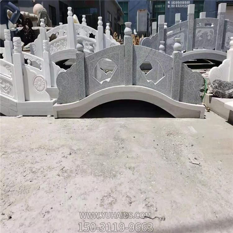 庭院造景摆放青石雕刻小石拱桥博鱼网页版