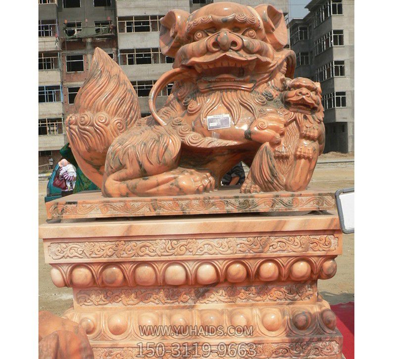 户外别墅创意石墩上的晚霞红石雕麒麟博鱼网页版