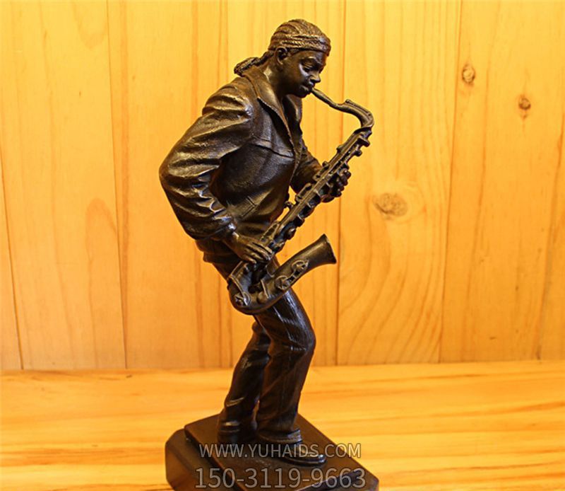 吹萨克斯的人物娱乐场所铜雕吹奏博鱼网页版