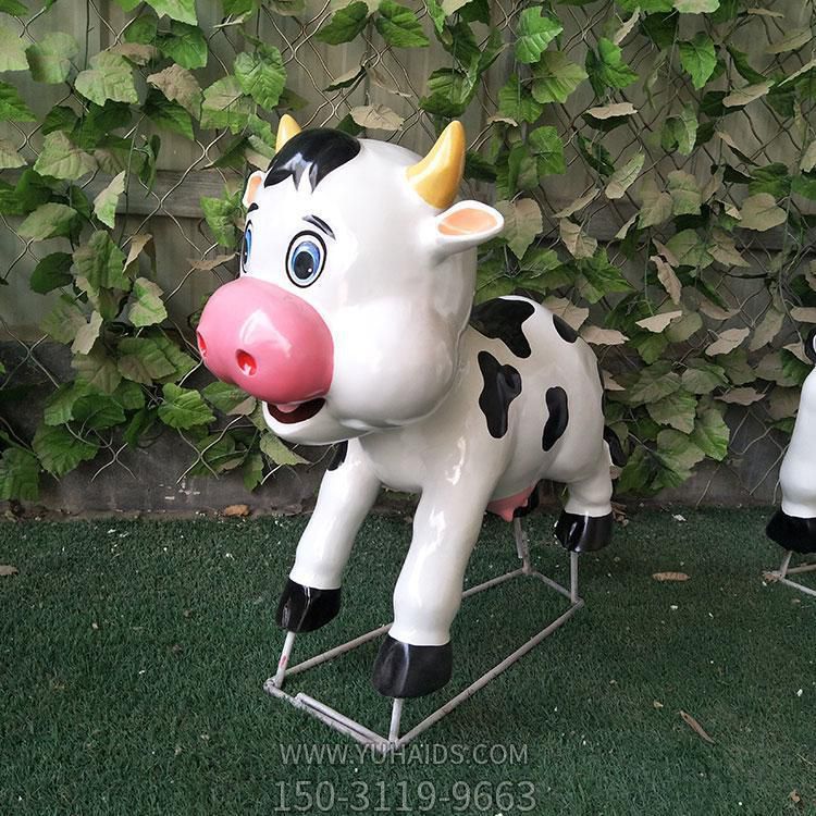 园林户外公园玻璃钢卡通小奶牛博鱼网页版