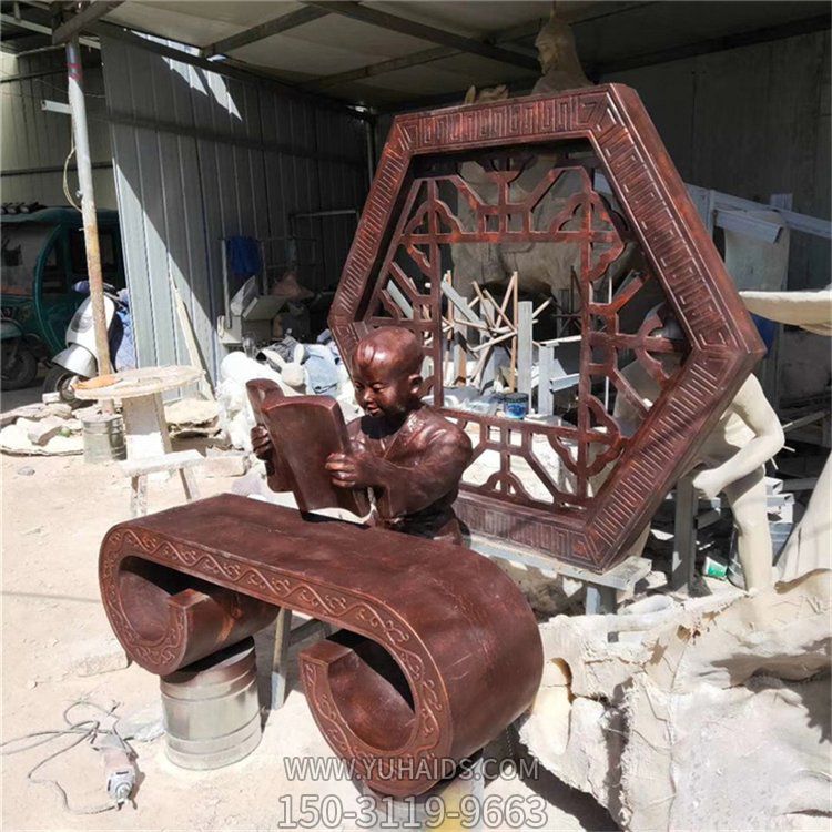 城市公园摆放玻璃钢仿铜儿童看书人物景观小品博鱼网页版