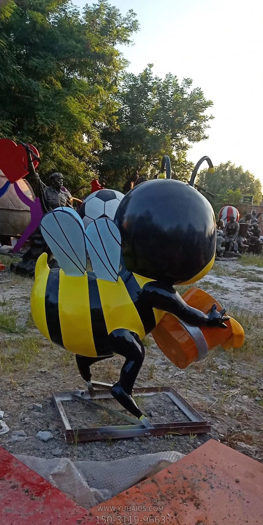 学校花园小区倒蜂蜜玻璃钢蜜蜂博鱼网页版