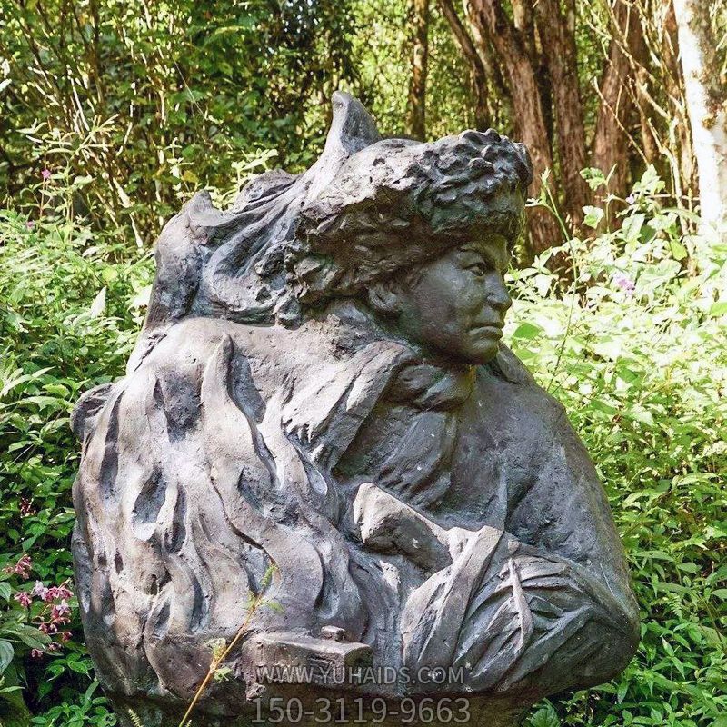 英雄邱少云石雕半身像抗战博鱼网页版