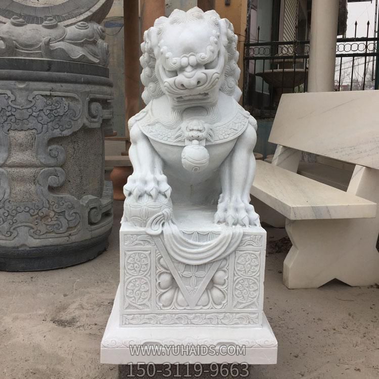 银行门口摆放天然汉白玉雕刻狮子门墩博鱼网页版
