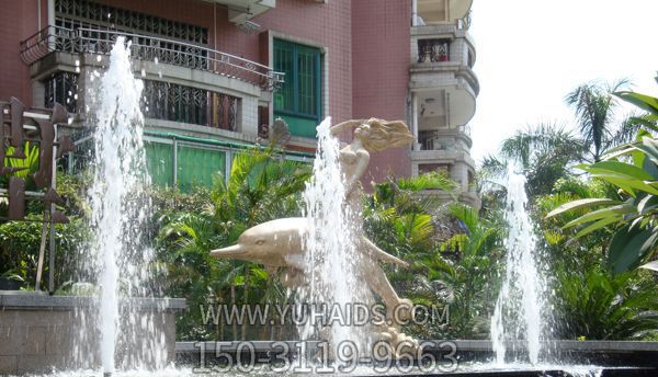 小区喷泉中跳跃着一只不锈钢海豚博鱼网页版