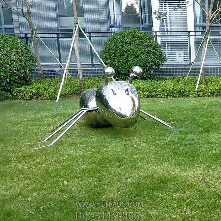 大型的不锈钢镜面蚂蚁草坪动物摆件博鱼网页版