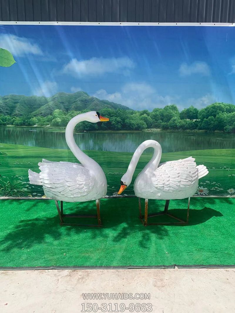 景区玻璃钢两只休息觅食的天鹅博鱼网页版