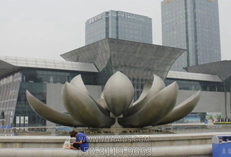 不锈钢广场盛开的荷花博鱼网页版