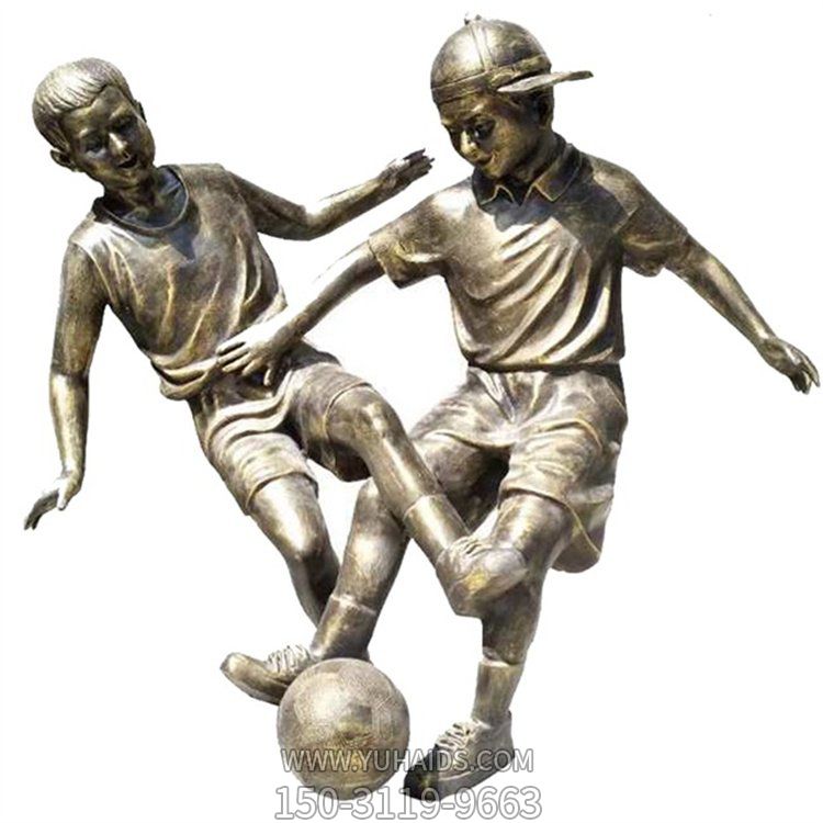 学校操场摆放玻璃钢仿桶学生踢足球人物博鱼网页版