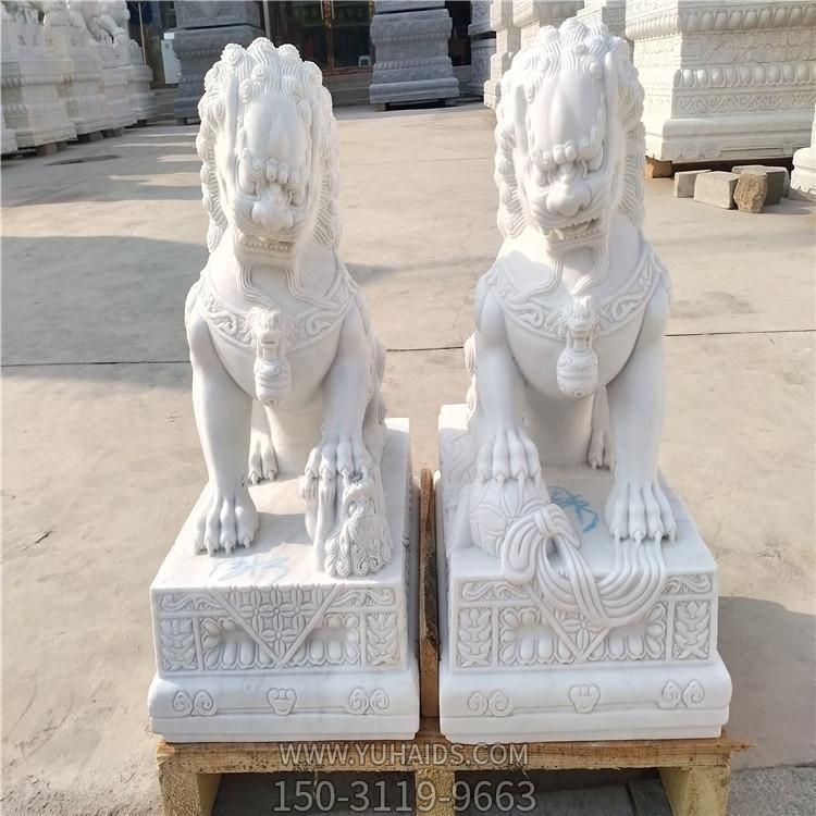 中式庭院门口摆放汉白玉雕刻石狮子门墩博鱼网页版