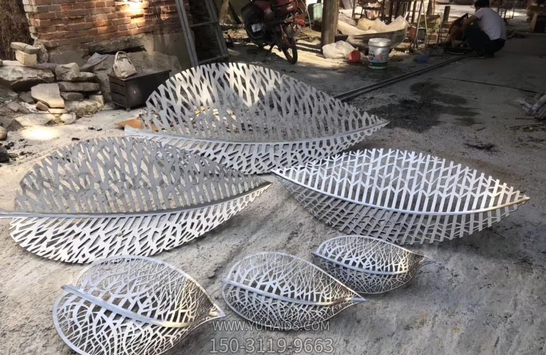 酒店户外草坪不锈钢镂空树叶博鱼网页版