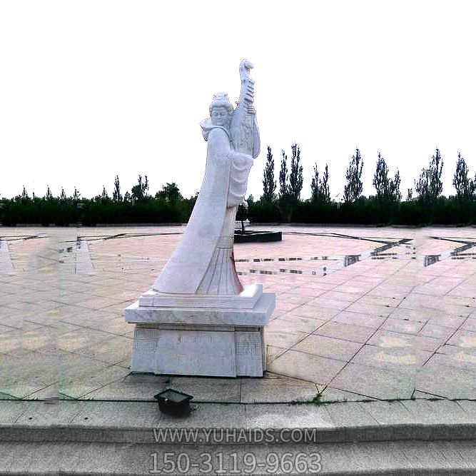 广场中国古代四大美女之王昭君石雕博鱼网页版