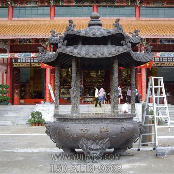 金鸡古寺户外摆放铸铁大型焚经祭祀香炉博鱼网页版