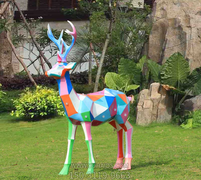 公园草坪一只玻璃钢几何彩绘梅花鹿博鱼网页版