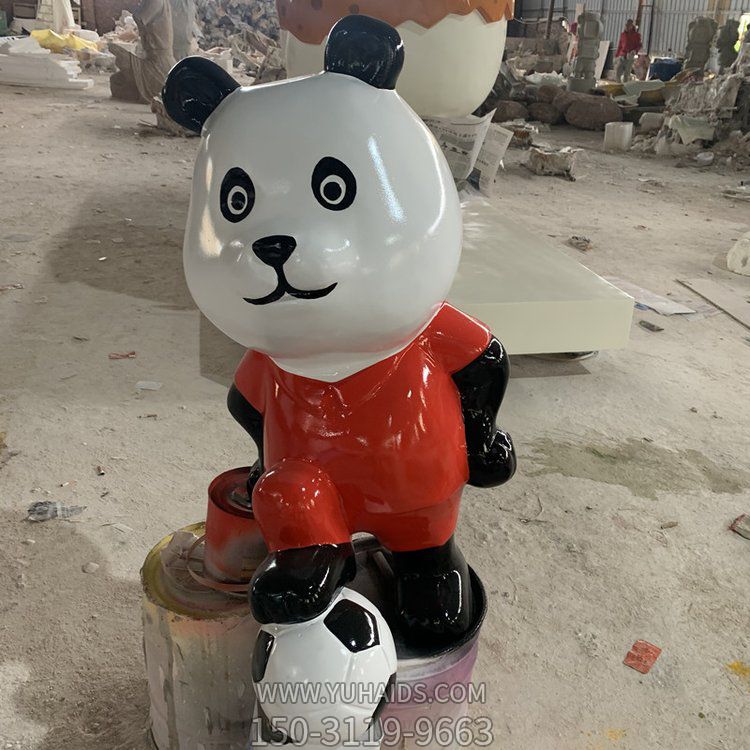 玻璃钢彩绘卡通踢足球熊猫动物博鱼网页版 校园摆件
