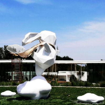 脚踩祥云的不锈钢几何抽象兔子博鱼网页版