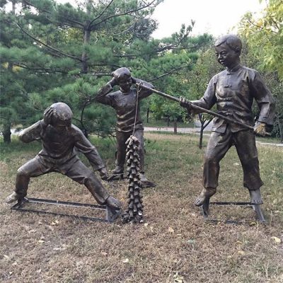 儿童放炮竹博鱼网页版 小孩玩耍童趣人物广场主题博鱼网页版