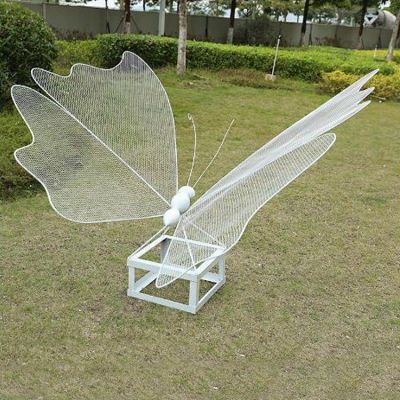 小区草地摆放不锈钢网格蝴蝶小品博鱼网页版